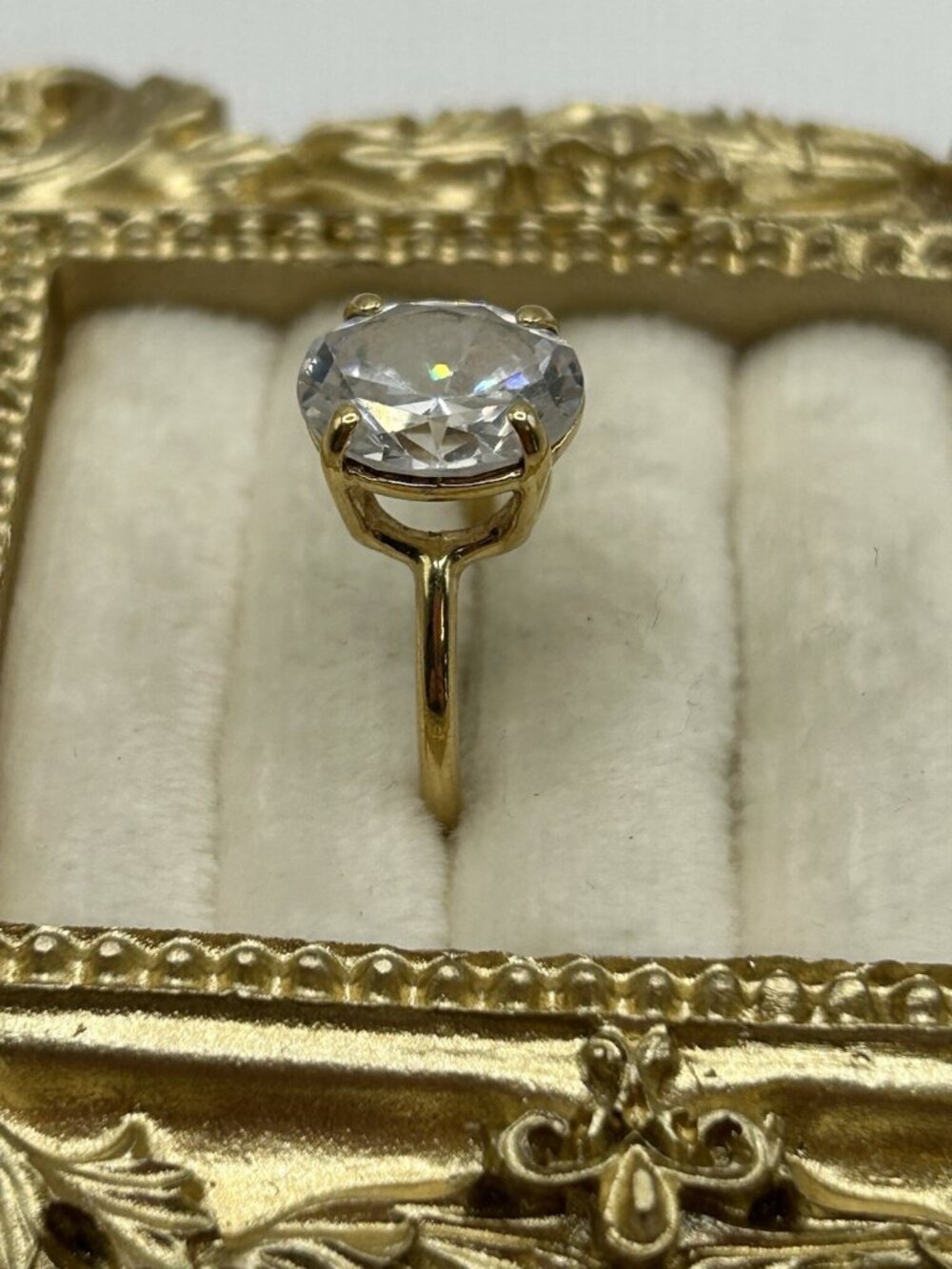 Vintage Gold Tone Large Clear Glass Solitaire Ring Size 7.5 Costume Jewelry Gift - Picture 8 of 13